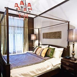 Honeymoon Suite